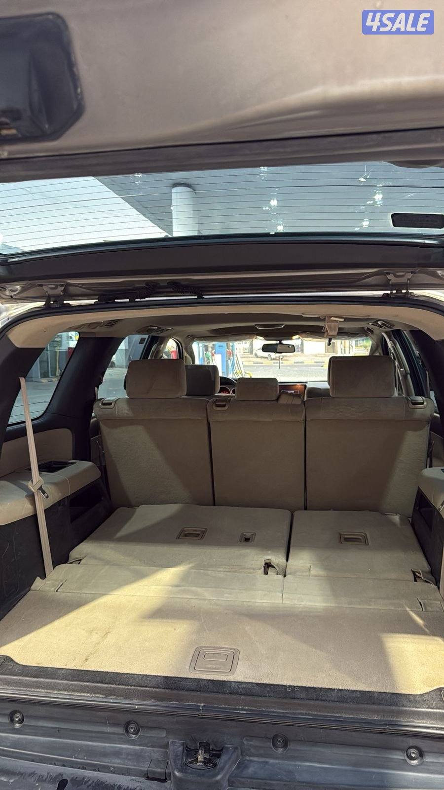 سكويا مديل 2009 ذهبي من داخل بيج7