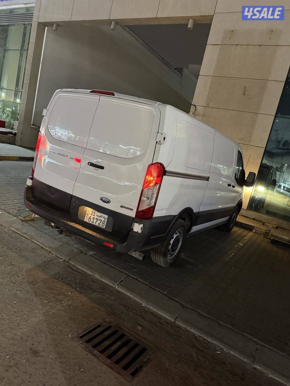 بيعة سريعةللبيع فورد ترانسيت 2020 بحالة الوكالة وشرط الفحص مجهز ثلاجة2