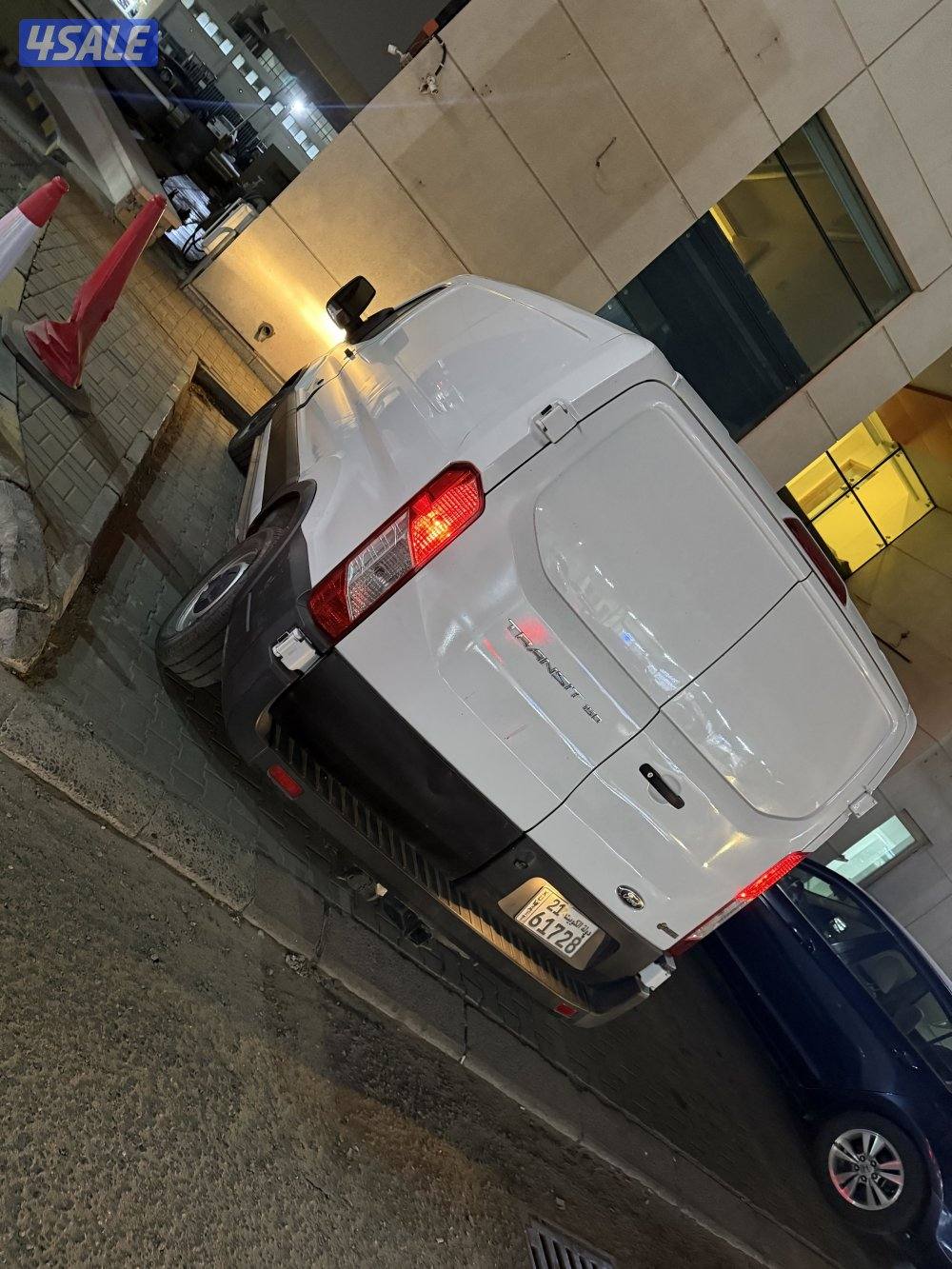 بيعة سريعةللبيع فورد ترانسيت 2020 بحالة الوكالة وشرط الفحص مجهز ثلاجة4