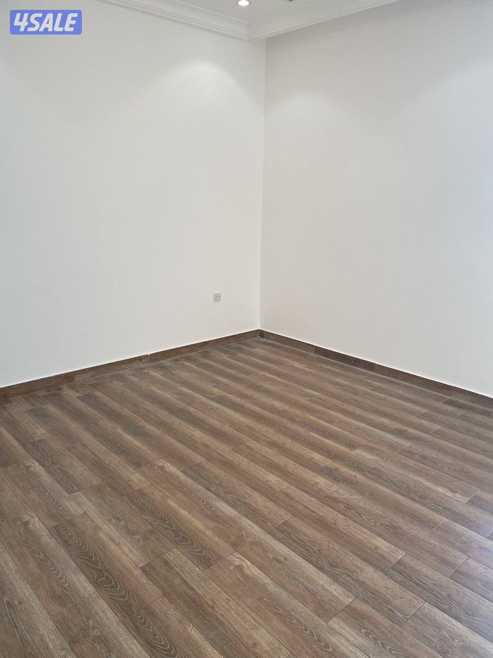 للإيجار شقه مميزه على البحر ٤ غرف نوم ٢ ماستر مع صاله كبيره4