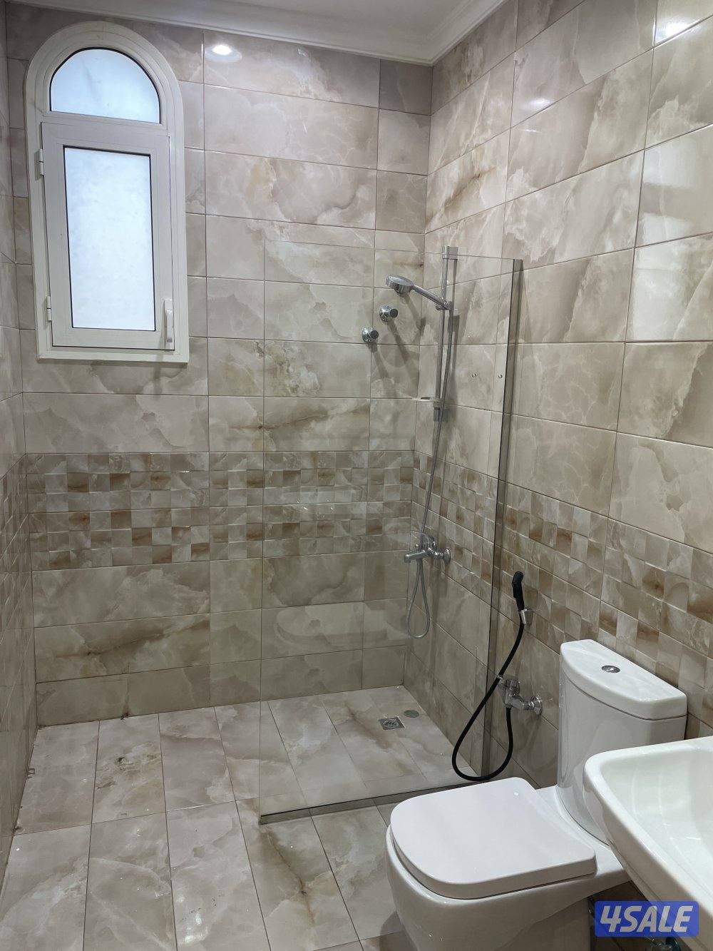 للإيجار شقه مميزه على البحر ٤ غرف نوم ٢ ماستر مع صاله كبيره5