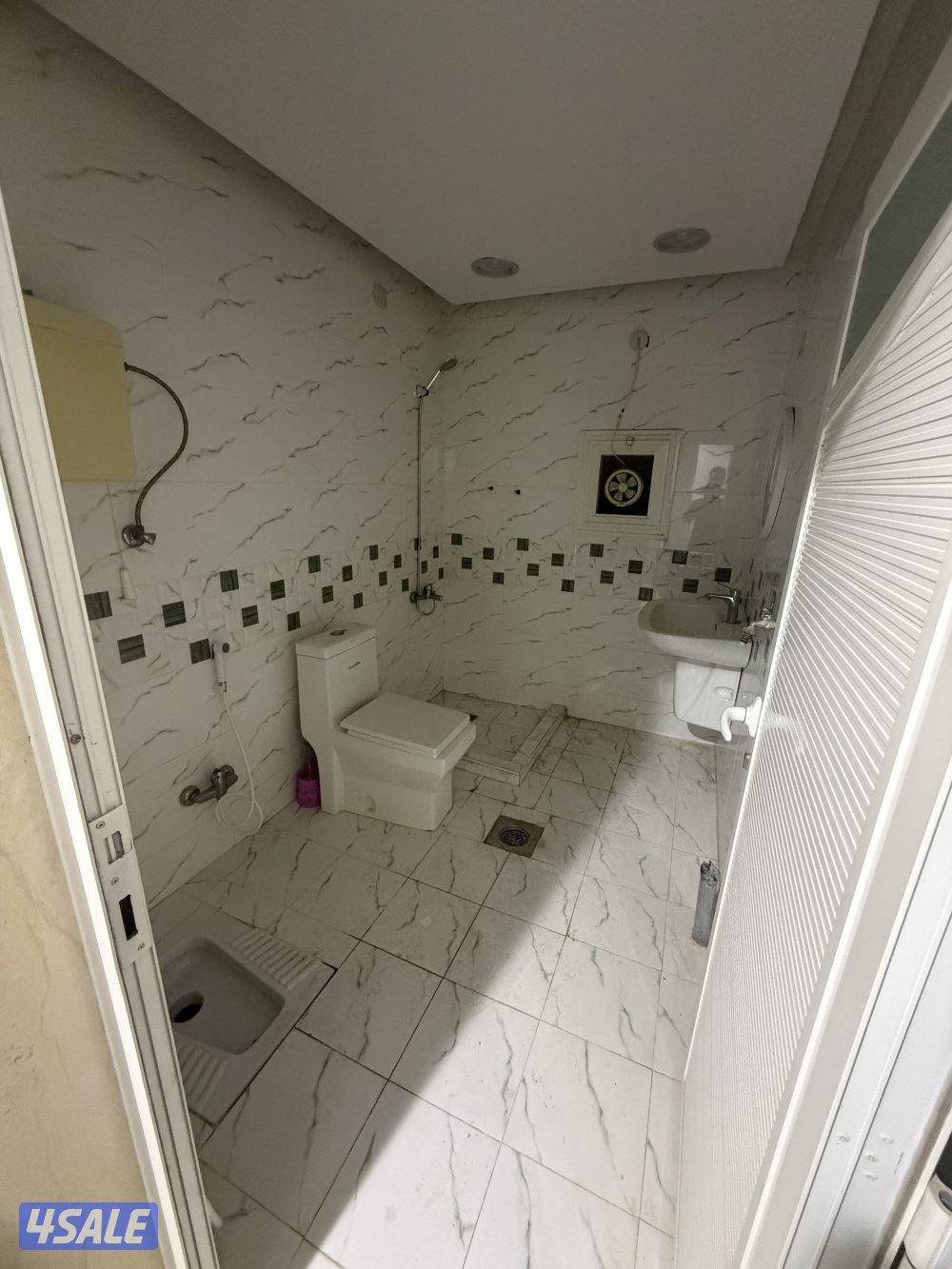 غرفتين(ماستر- عاديه) صاله +دورة مياه/ حوش2