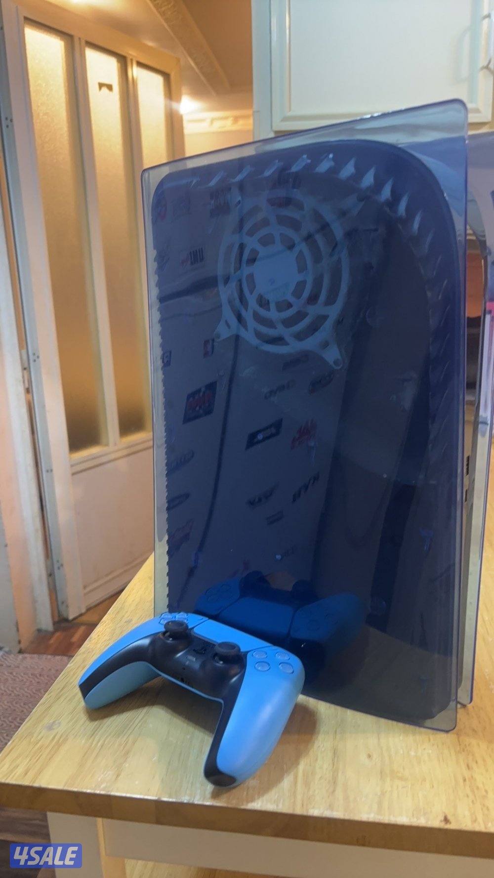 سوني 5 مستعملة استعمال جيد جدا ومعاه يدة سوني 5 ومعاه سماعة الصوت قوي0