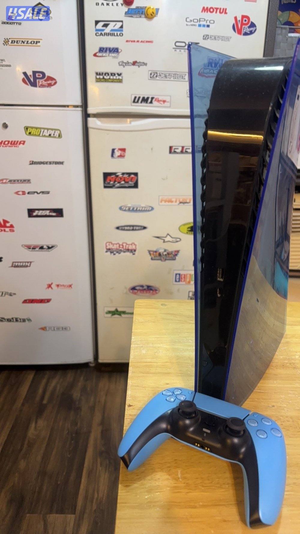 سوني 5 مستعملة استعمال جيد جدا ومعاه يدة سوني 5 ومعاه سماعة الصوت قوي2