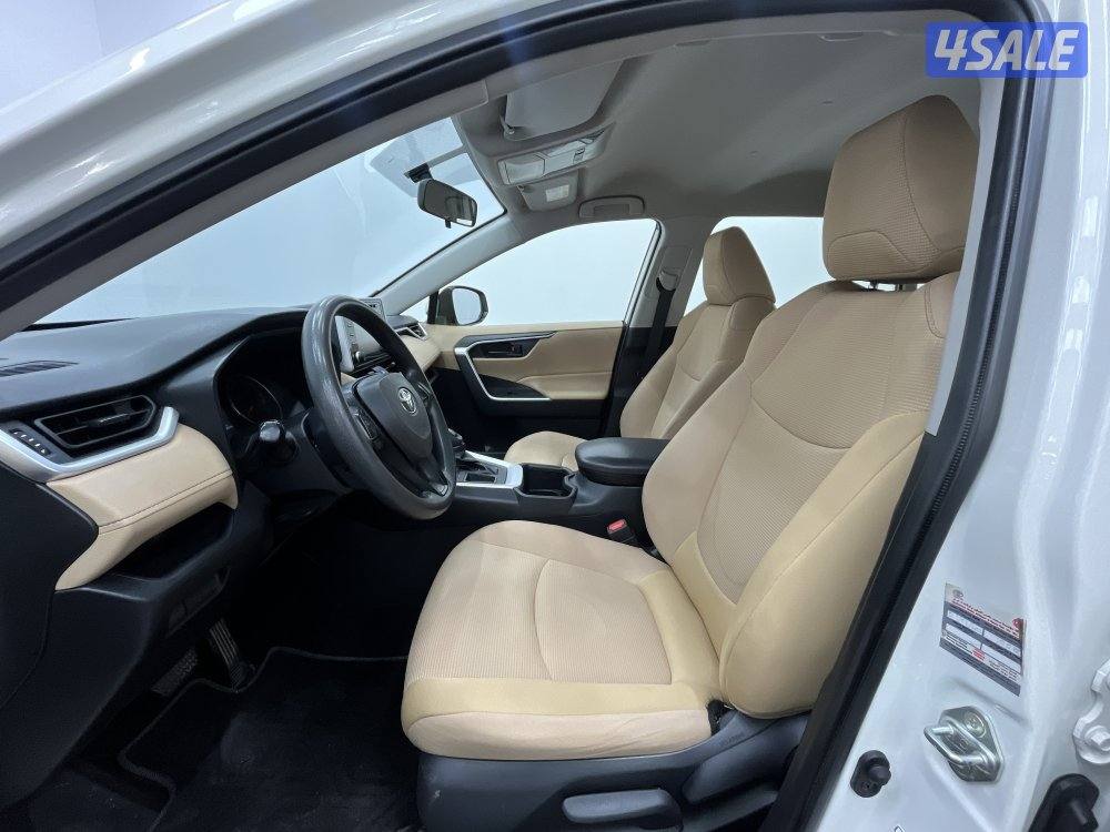 TOYOTA RAV401 4X2 STANDARD OPTION4