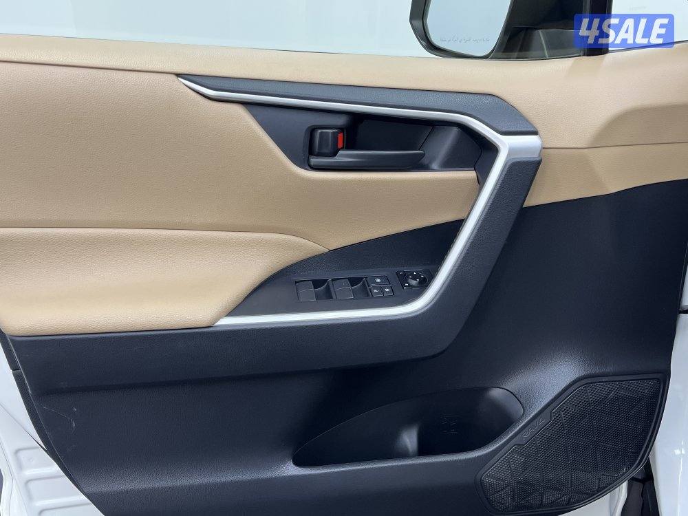 TOYOTA RAV401 4X2 STANDARD OPTION10