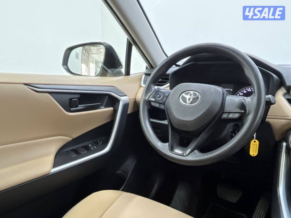 TOYOTA RAV401 4X2 STANDARD OPTION12