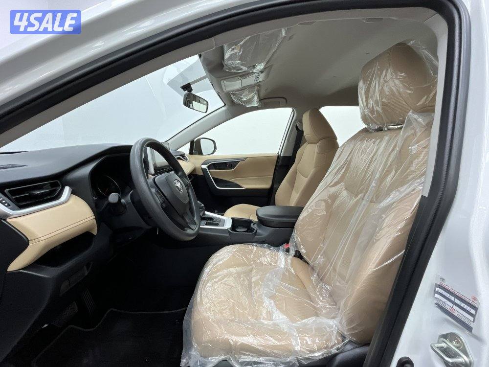 TOYOTA RAV401 4X2 STANDARD OPTION4