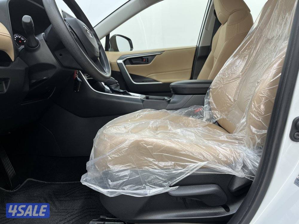 TOYOTA RAV401 4X2 STANDARD OPTION4