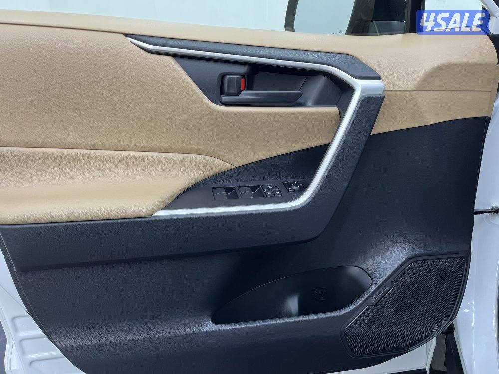 TOYOTA RAV401 4X2 STANDARD OPTION9