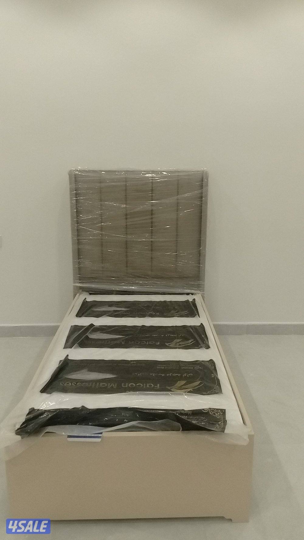 العفش جديد ثلاجة وغساله وتلفزيون وفرن وخمس غرف نوم عباره سرير وكب ٤باب2