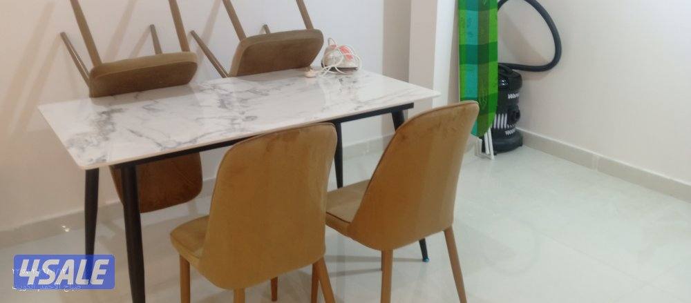 العفش جديد ثلاجة وغساله وتلفزيون وفرن وخمس غرف نوم عباره سرير وكب ٤باب6