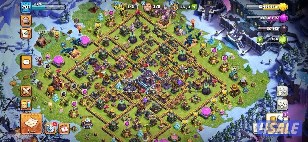 قريه كلاش اوف كلانس شبه ماكس تاون 15 فيه ازياء ملوك و للبيت مدفعو على1