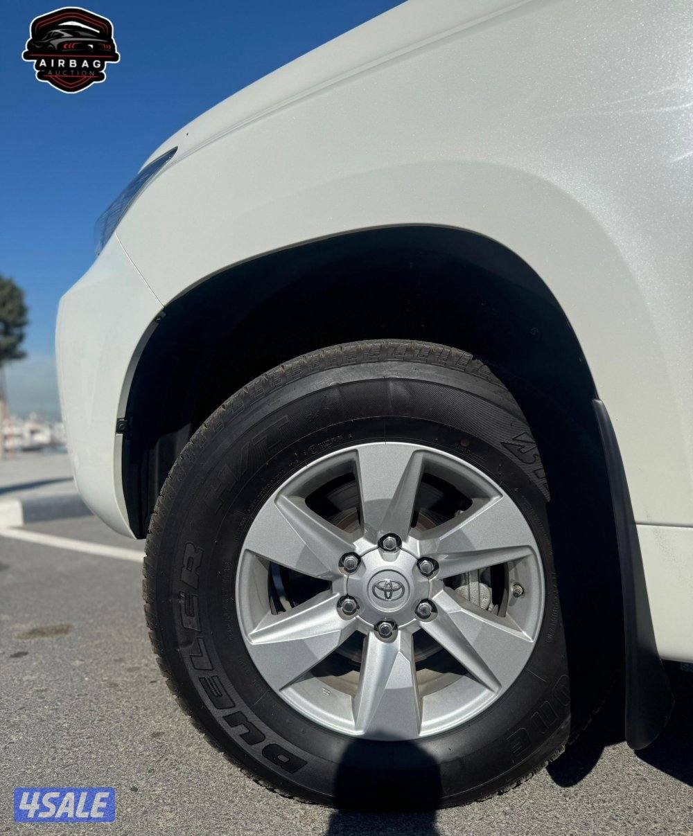 للبيع تويوتا برادو TX
موديل 2023 
عداد 18 الف 
سيرفس منتظم 
4 سلندر5