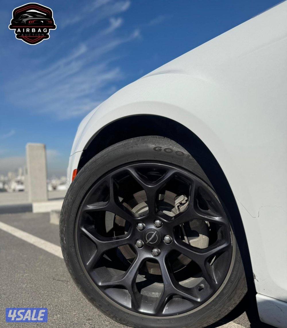 للبيع كرايزلر 300S
موديل 2021 
عداد 21 الف 
سيرفس وكاله 
6 سلندر4