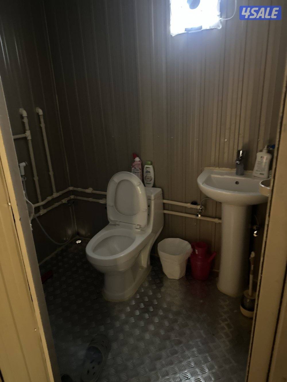 للبيع غرفه و مطبخ تحظيري وحمام  الطول ٦  العرض ٤ جديده  استعمال  شهر2