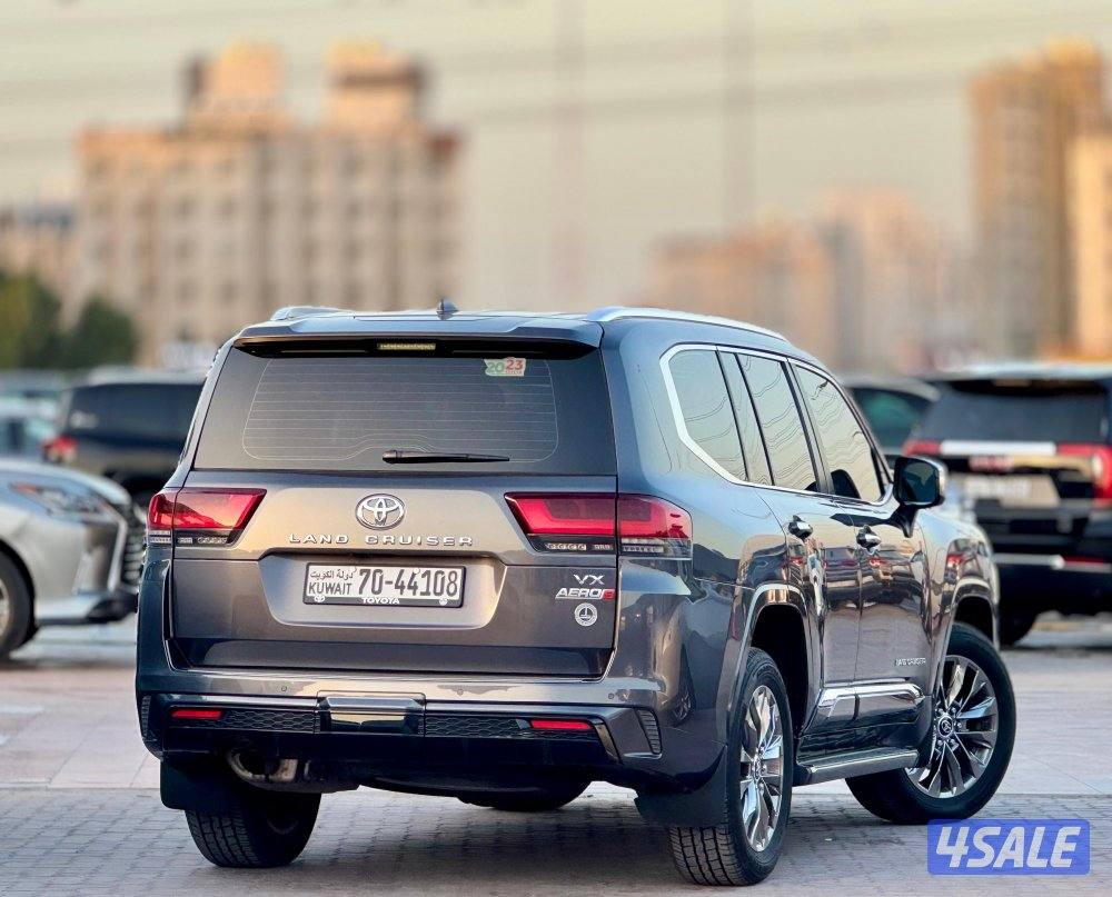 لاندكروزر VX 2023 شرط كامل4