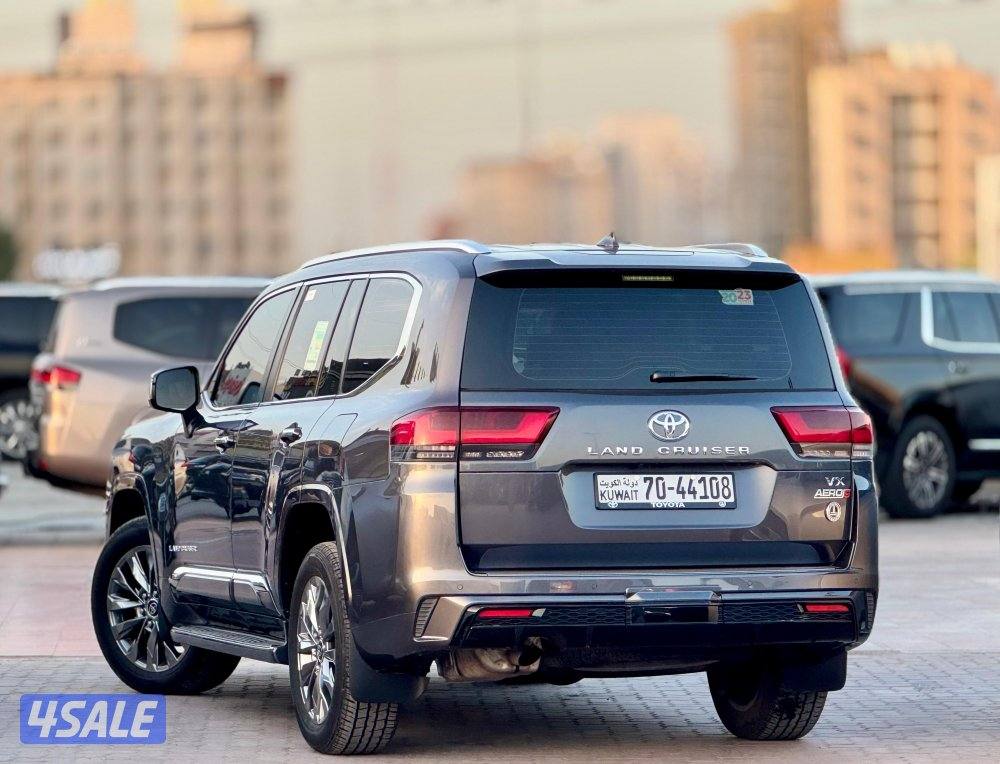 لاندكروزر VX 2023 شرط كامل7