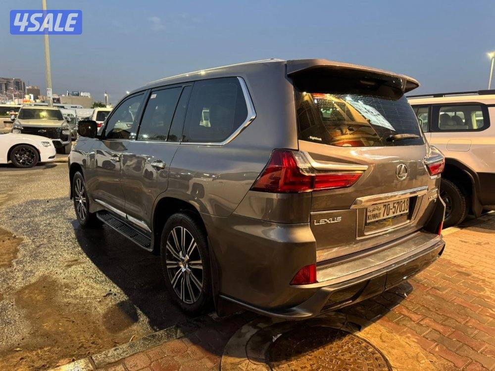 لكزس LX570 ٢٠١٦ عداد ٣٢٣ ألف شرط الفحص صبغ وكاله عدا قطعه كامل مواصفات2