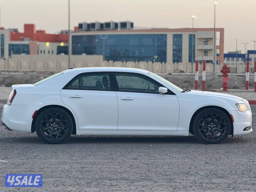 كرايزلر 300S موديل 2021ماشي 79الف شرط الفحص البدي في ثلاث قطع3
