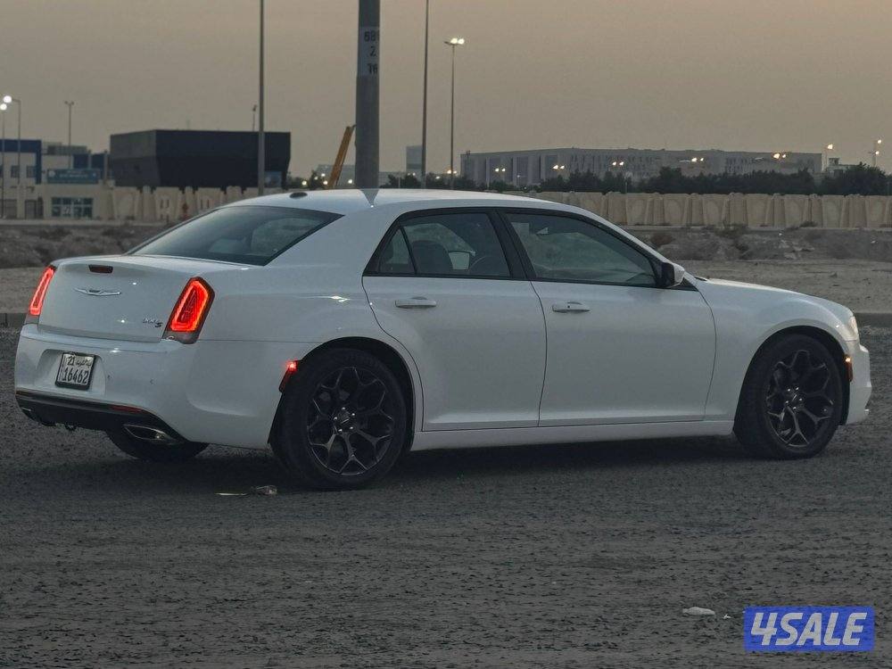 كرايزلر 300S موديل 2021ماشي 79الف شرط الفحص البدي في ثلاث قطع5