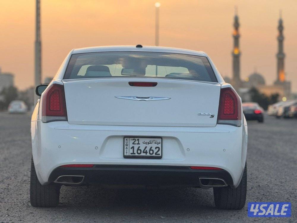 كرايزلر 300S موديل 2021ماشي 79الف شرط الفحص البدي في ثلاث قطع4