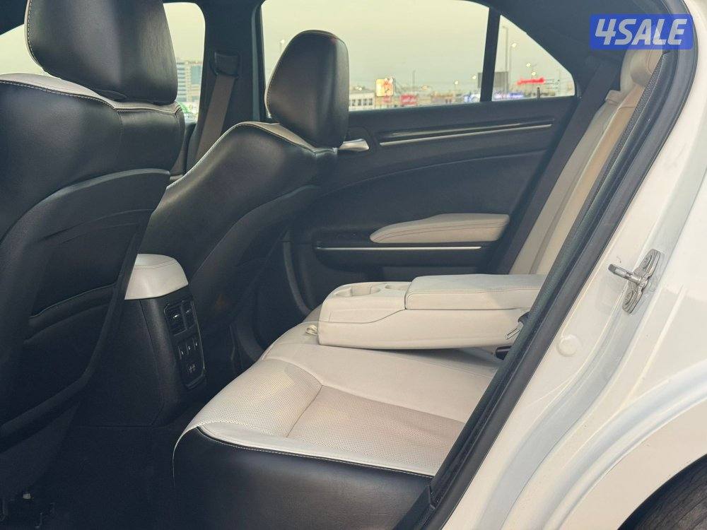 كرايزلر 300S موديل 2021ماشي 79الف شرط الفحص البدي في ثلاث قطع8