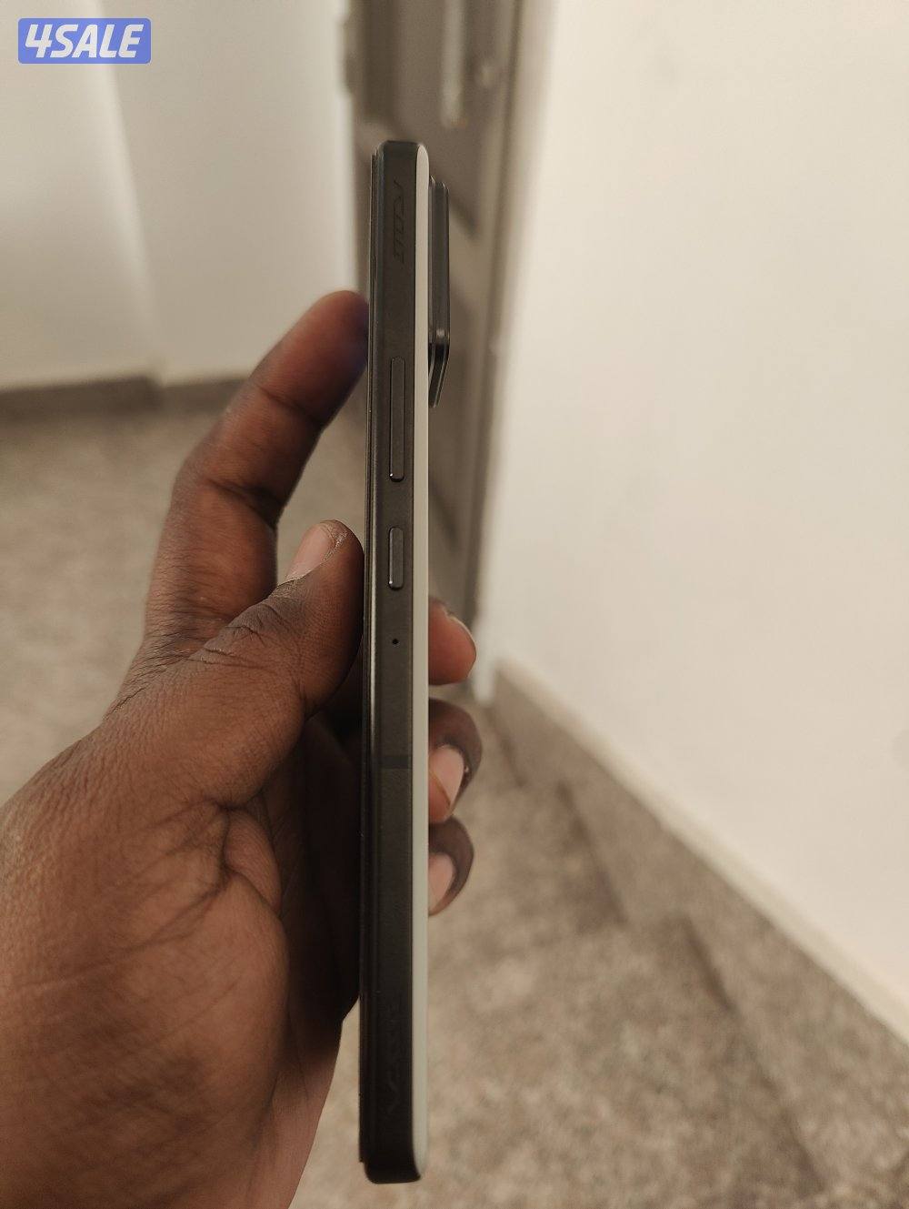 ASUS ROG 8 IN GOOD CONDITION
16 GB RAM 256 INTERNAL2