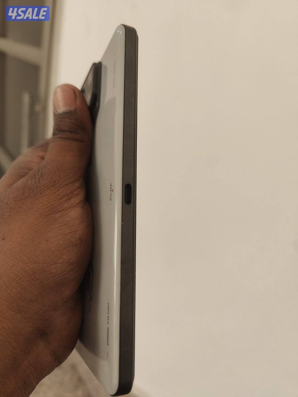 ASUS ROG 8 IN GOOD CONDITION
16 GB RAM 256 INTERNAL5