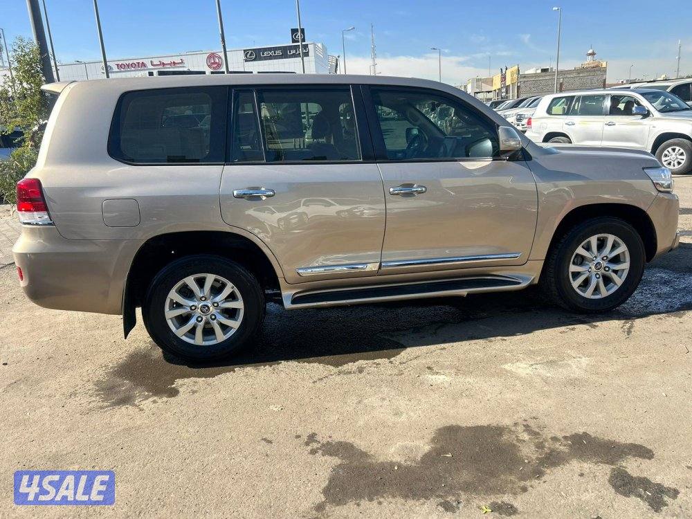 تويوتا لاند كروزر GX.R-V8 موديل 2017 ماشى 296.000 k.m3