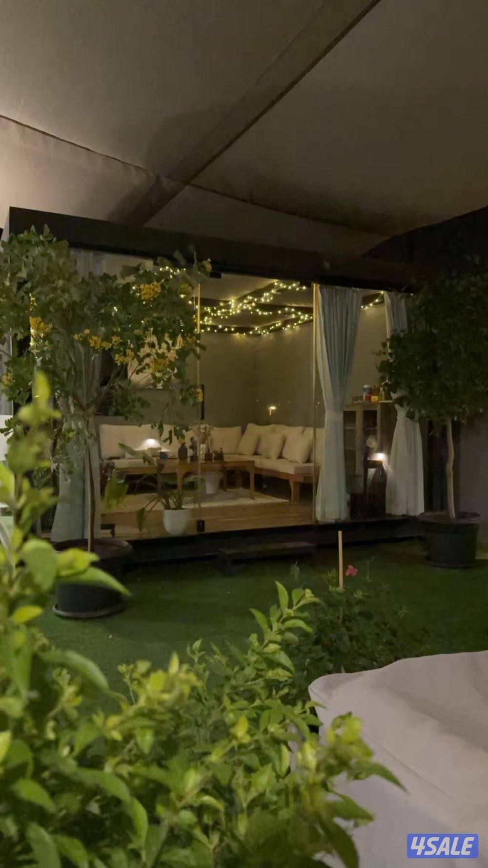 للبيع ديوانيه خارجيه زجاجيه 🏡2