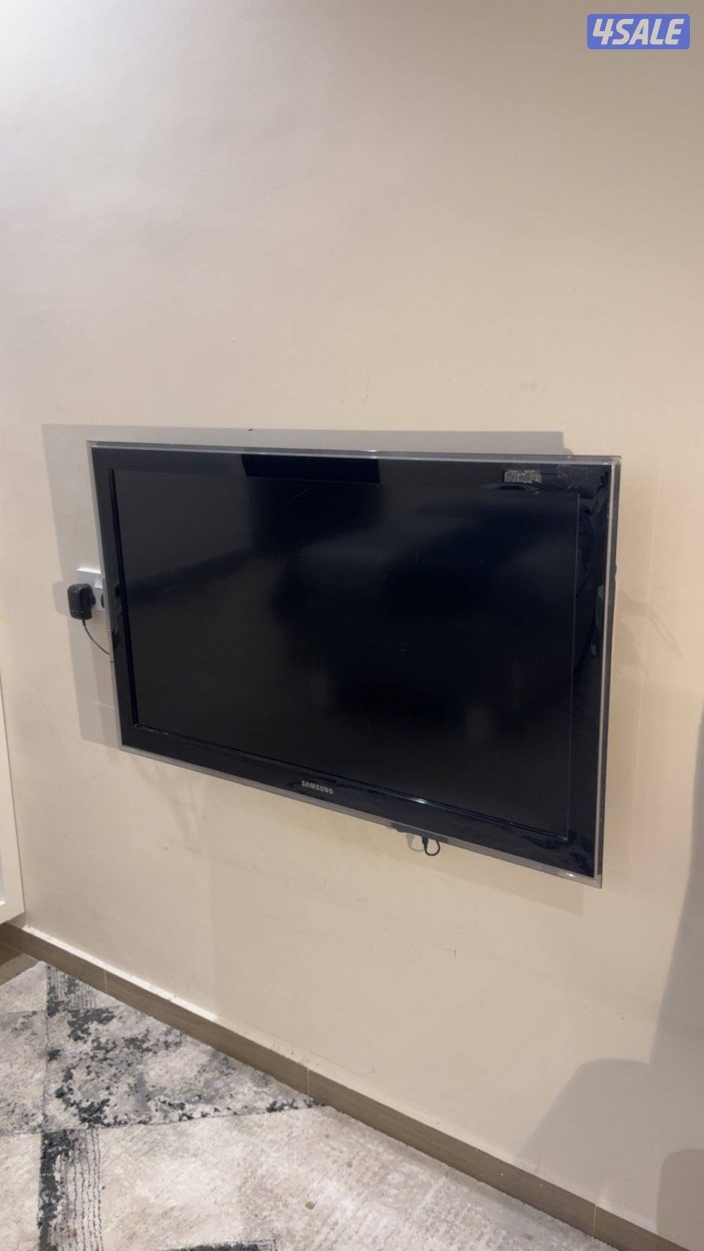 شاشة سامسونج جيدة وتشتغل بدون كسرات سعر 15 دينار غيره لاتجيني و شكرا0