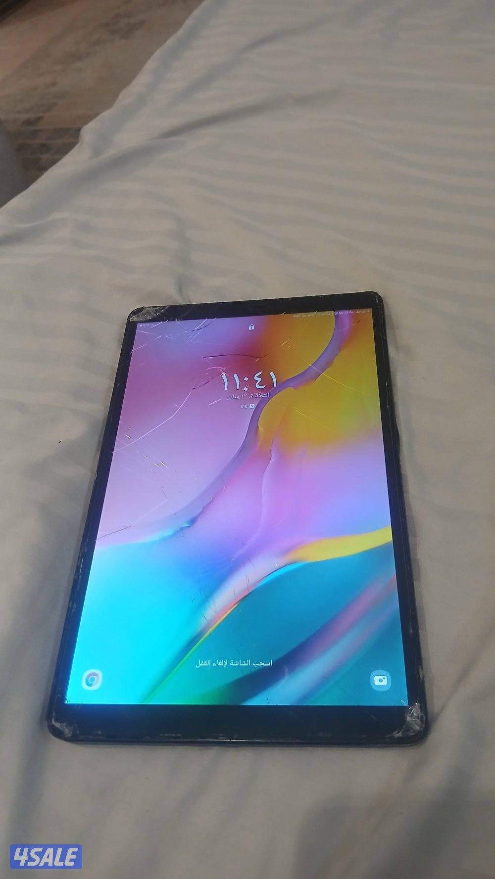 للبيع ايباد برو ٢٥ دينار فقط كسر بشاشه وكل شي شغال ما يشكي من شيء0