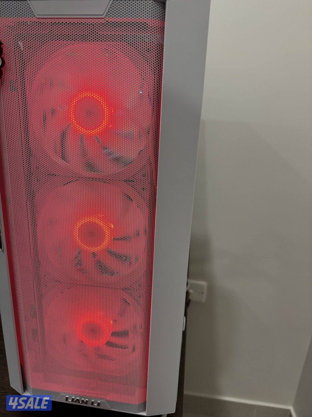 Gaming PC with bluetooth mouse and keyboard (clean) - كمبيوتر نظيف جدا1