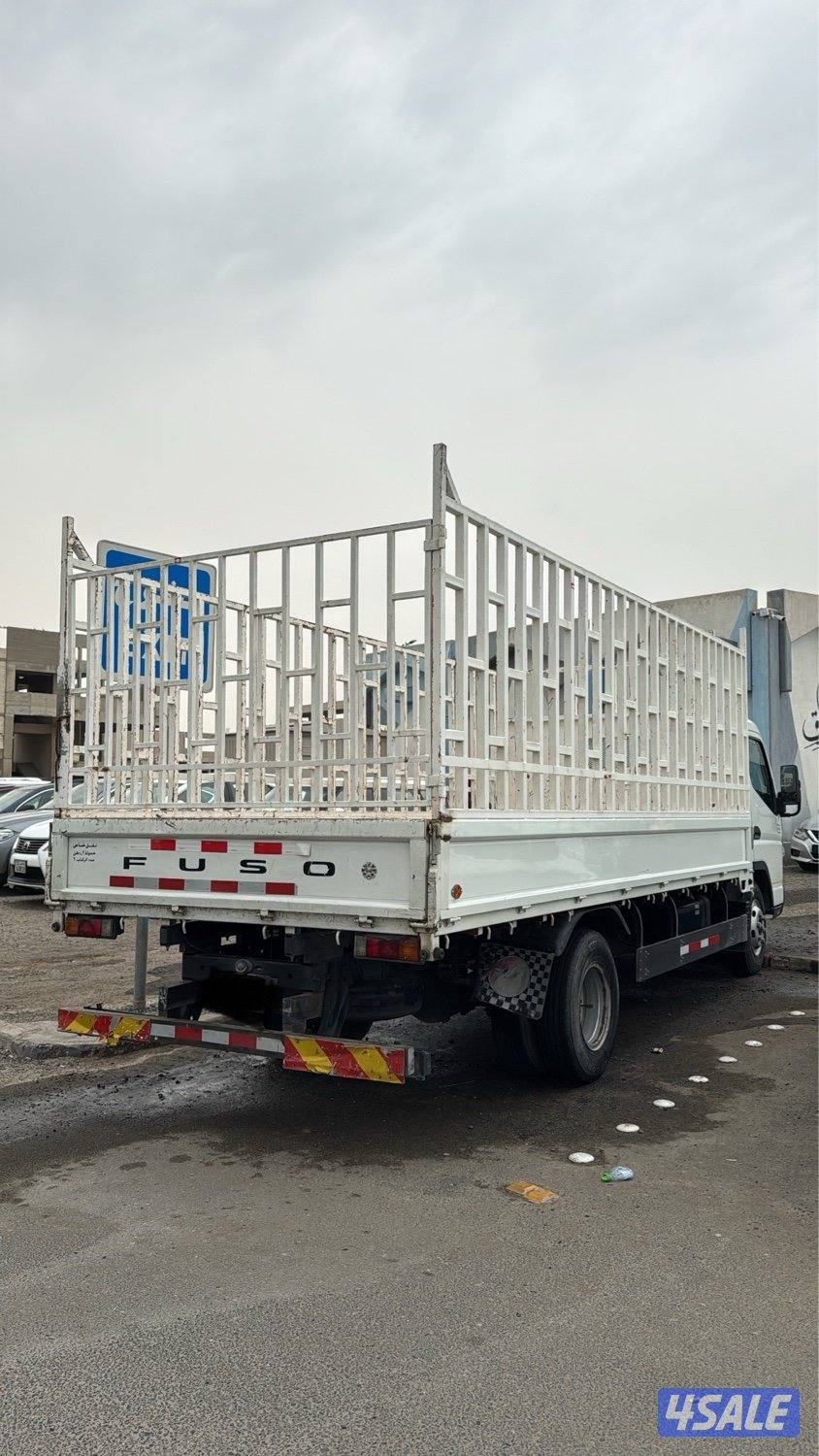 هاف لوري ميتسوبيشي 5 متر ونص.1