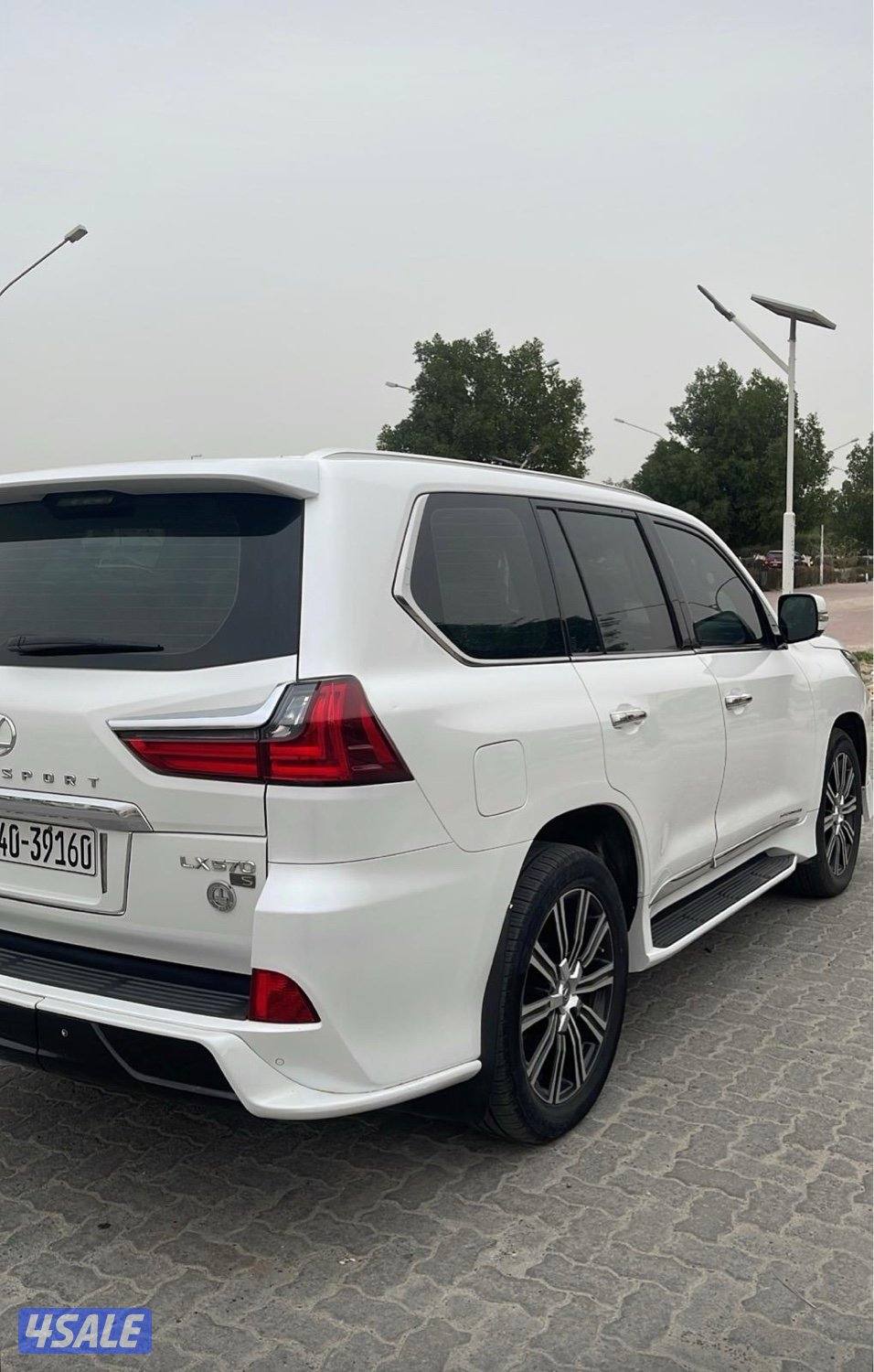 للبيع جيب لكزس 2017 الدرجة الاولى0