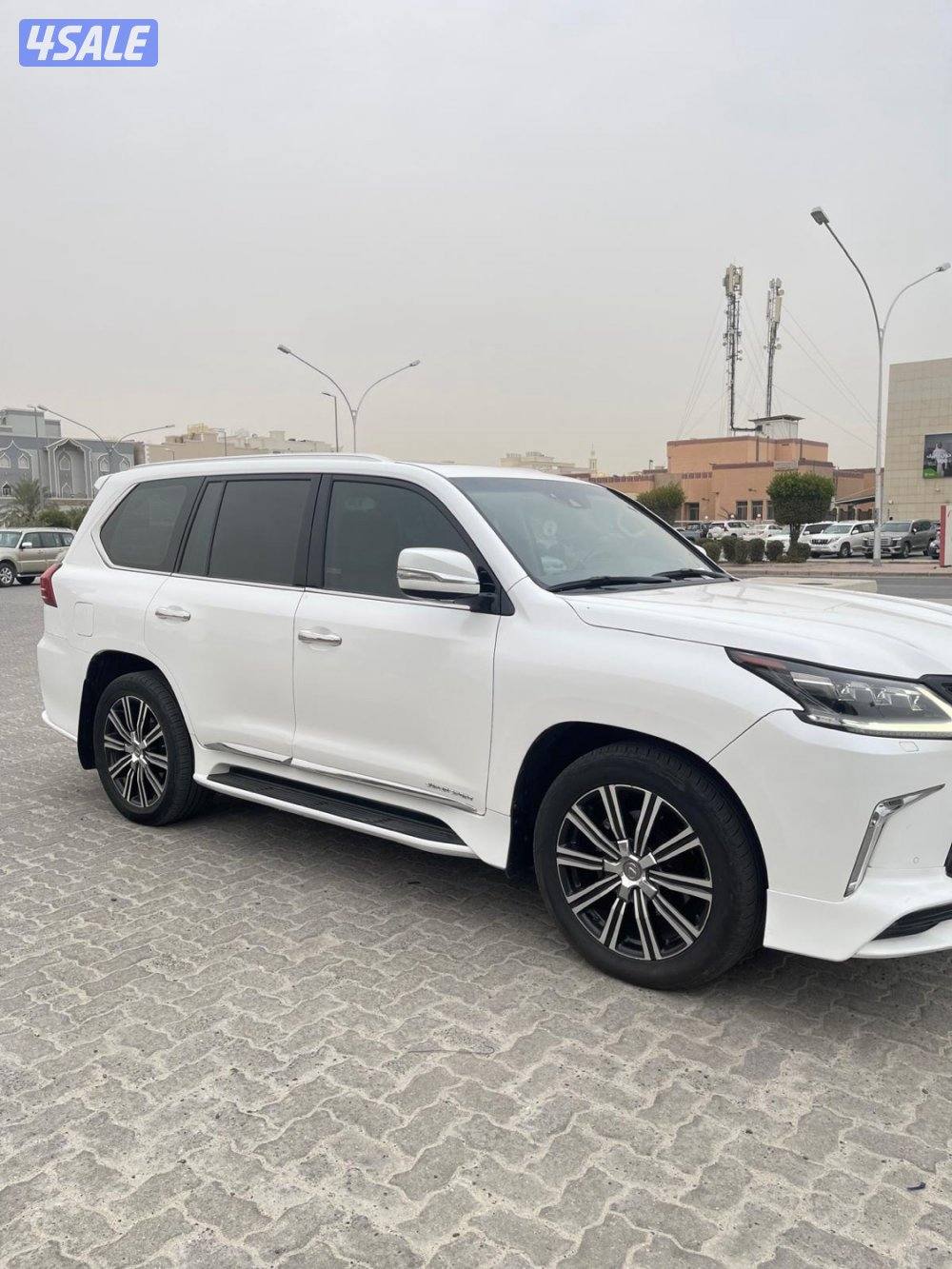 للبيع جيب لكزس 2017 الدرجة الاولى4