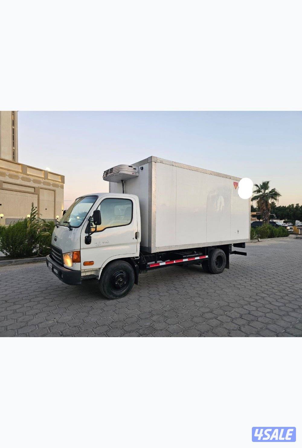 هيونداي 2011 بحاله. جيده. كل شي شغال. ثلاجه يوجد فحص صحي سنه2