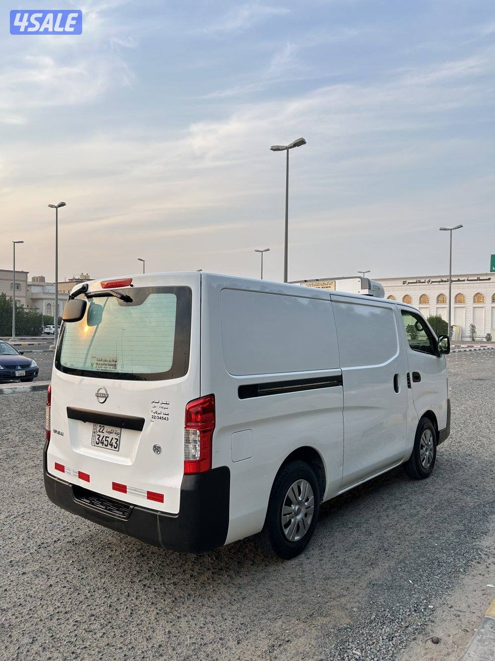 للبيع باص اورفان 2023 مقفل ثلاجه3