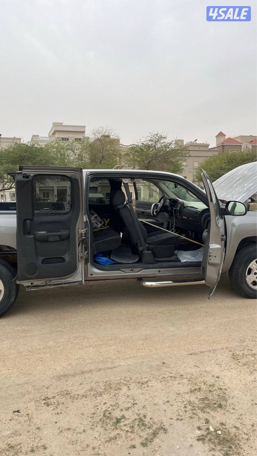 للبيع وانيت شفر سلفرادوا 2007  على السوم  استعمال يوني1