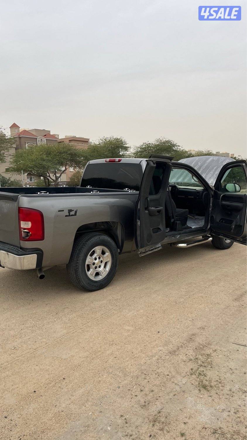 للبيع وانيت شفر سلفرادوا 2007  على السوم  استعمال يوني3