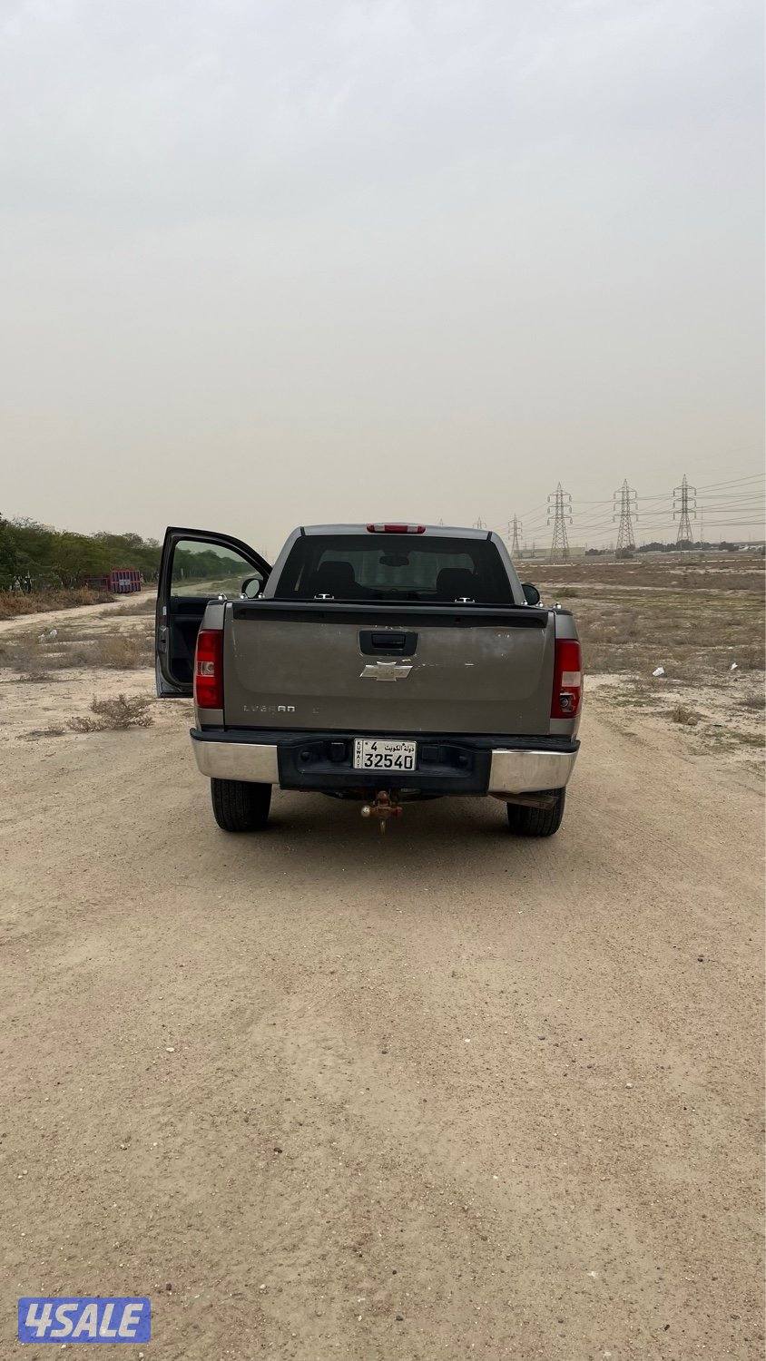 للبيع وانيت شفر سلفرادوا 2007  على السوم  استعمال يوني4