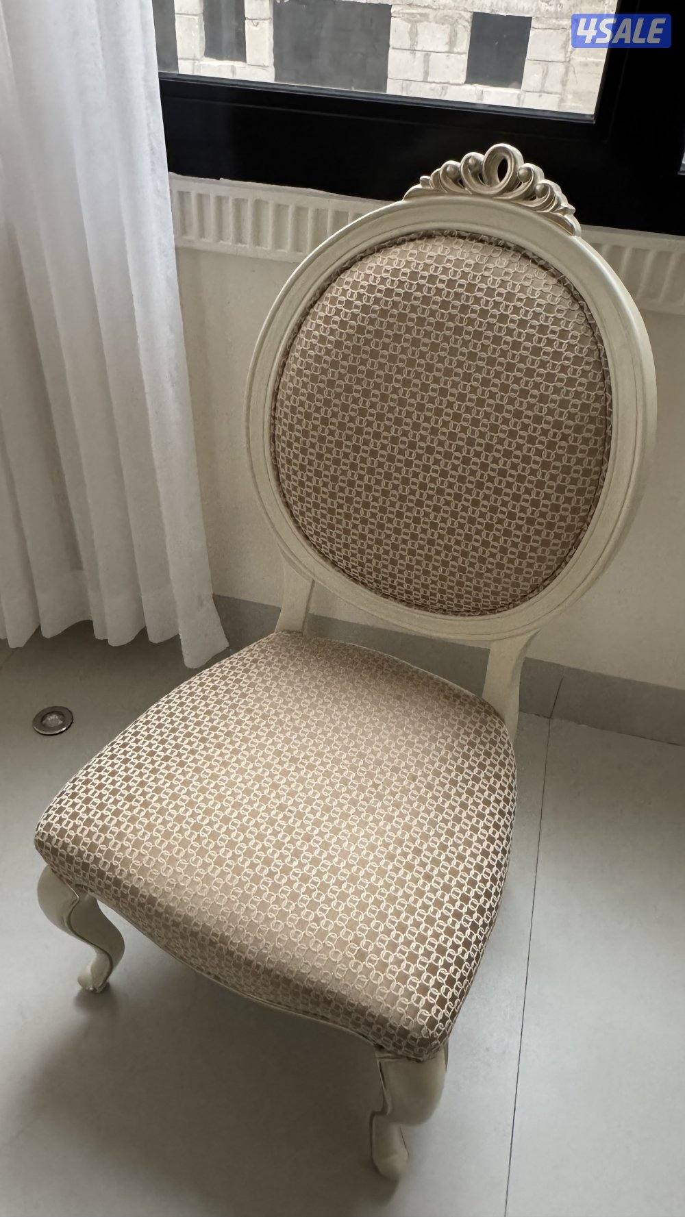 طاوله طعام مع زجاج سكريت مع 14 كرسي فخم  .. الطاوله جديده ونظيفه ..1