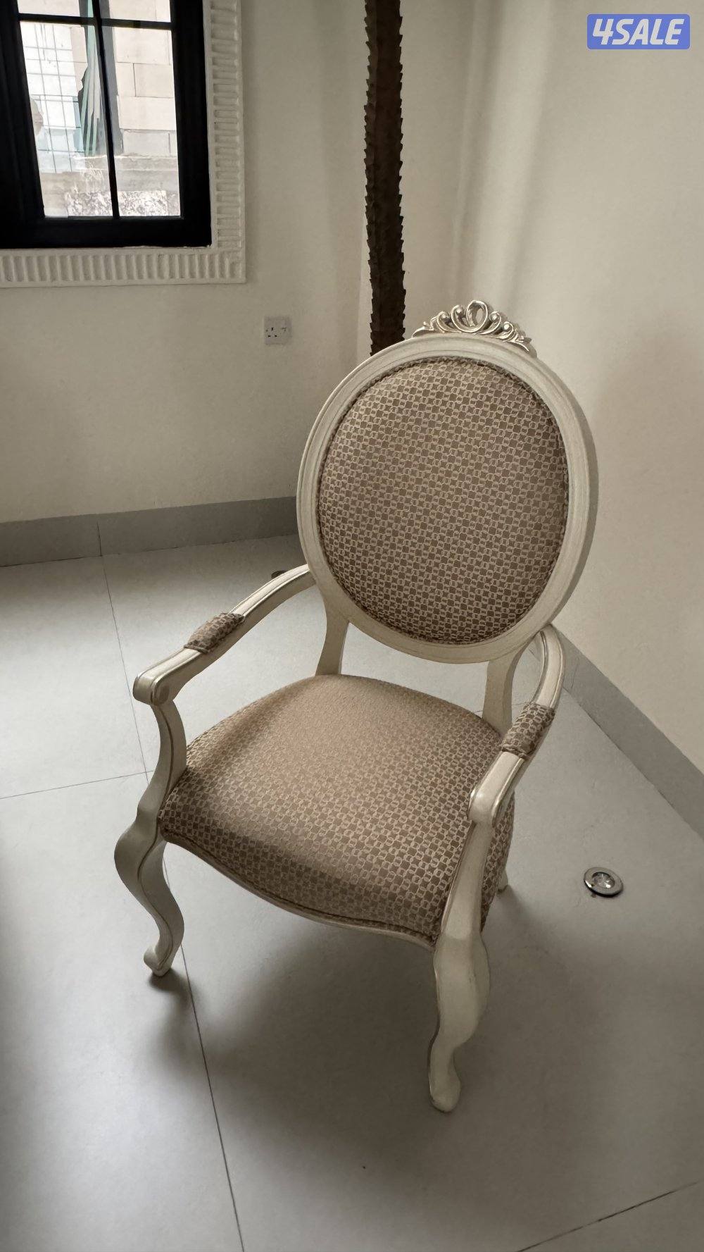 طاوله طعام مع زجاج سكريت مع 14 كرسي فخم  .. الطاوله جديده ونظيفه ..2