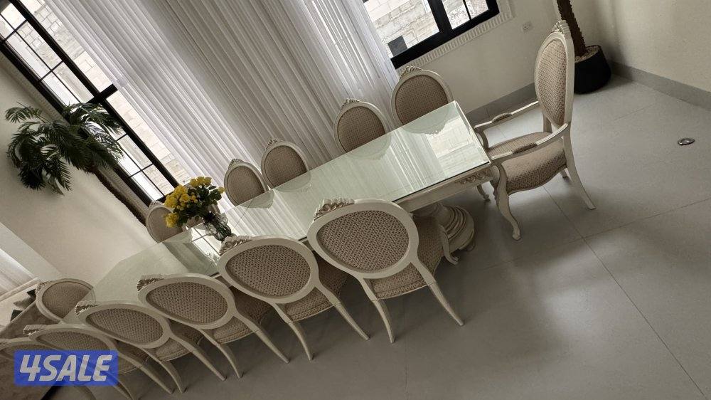 طاوله طعام مع زجاج سكريت مع 14 كرسي فخم  .. الطاوله جديده ونظيفه ..4