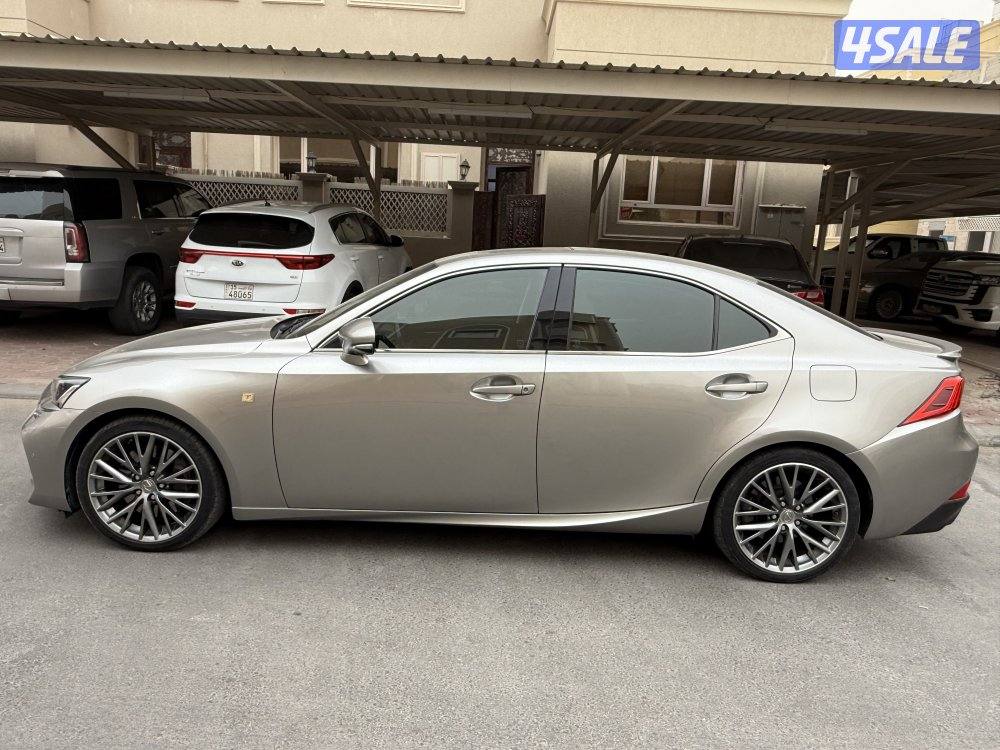 لكزس is300 موديل ٢٠٢٠ شرط الفحص3