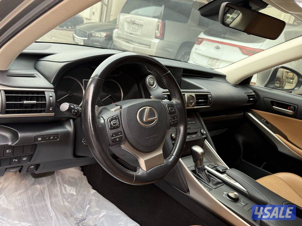 لكزس is300 موديل ٢٠٢٠ شرط الفحص7