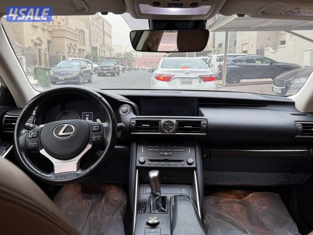 لكزس is300 موديل ٢٠٢٠ شرط الفحص8