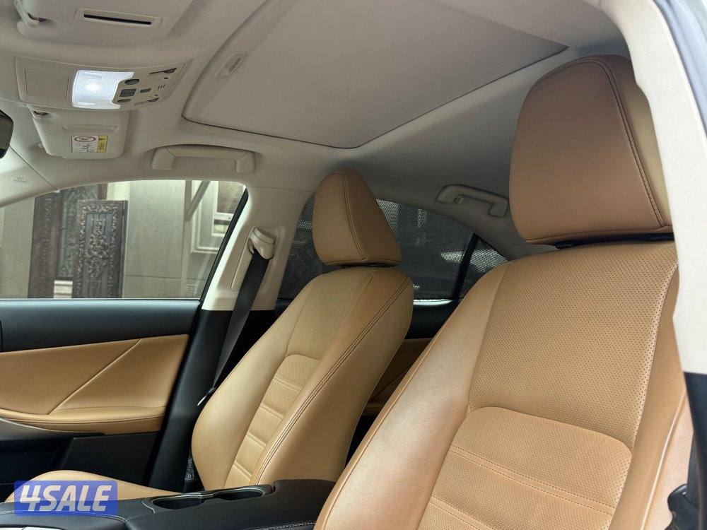 لكزس is300 موديل ٢٠٢٠ شرط الفحص9