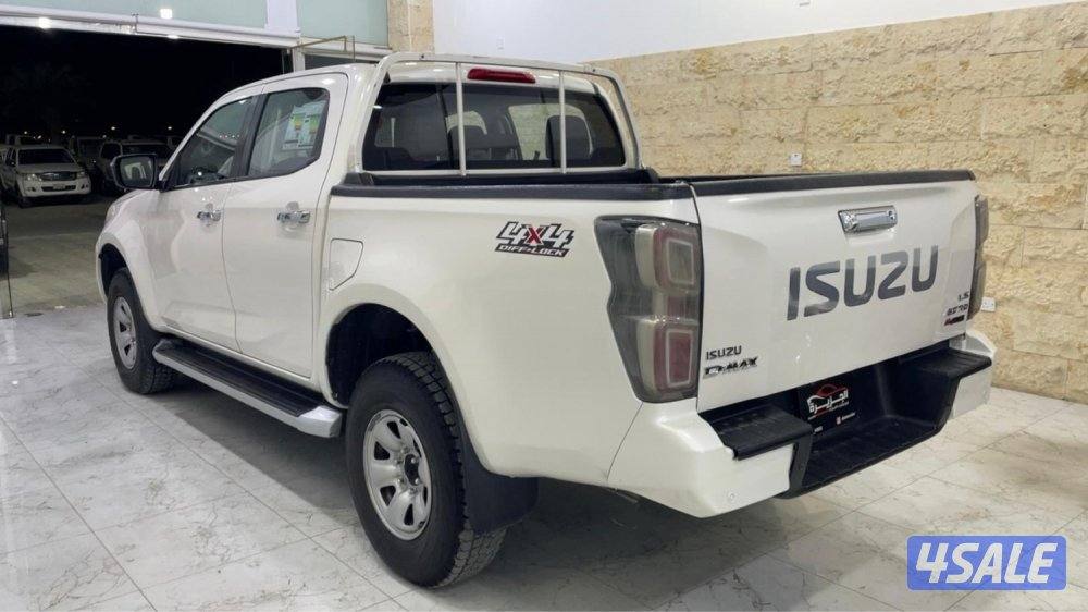 للبيع اي سوزو  2023 ديزل2